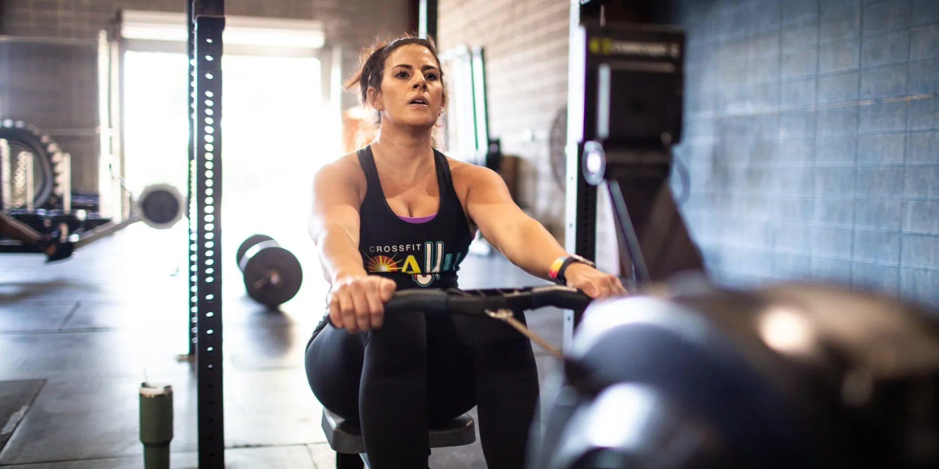 CrossFit Mobile Woman Training Row Pulls